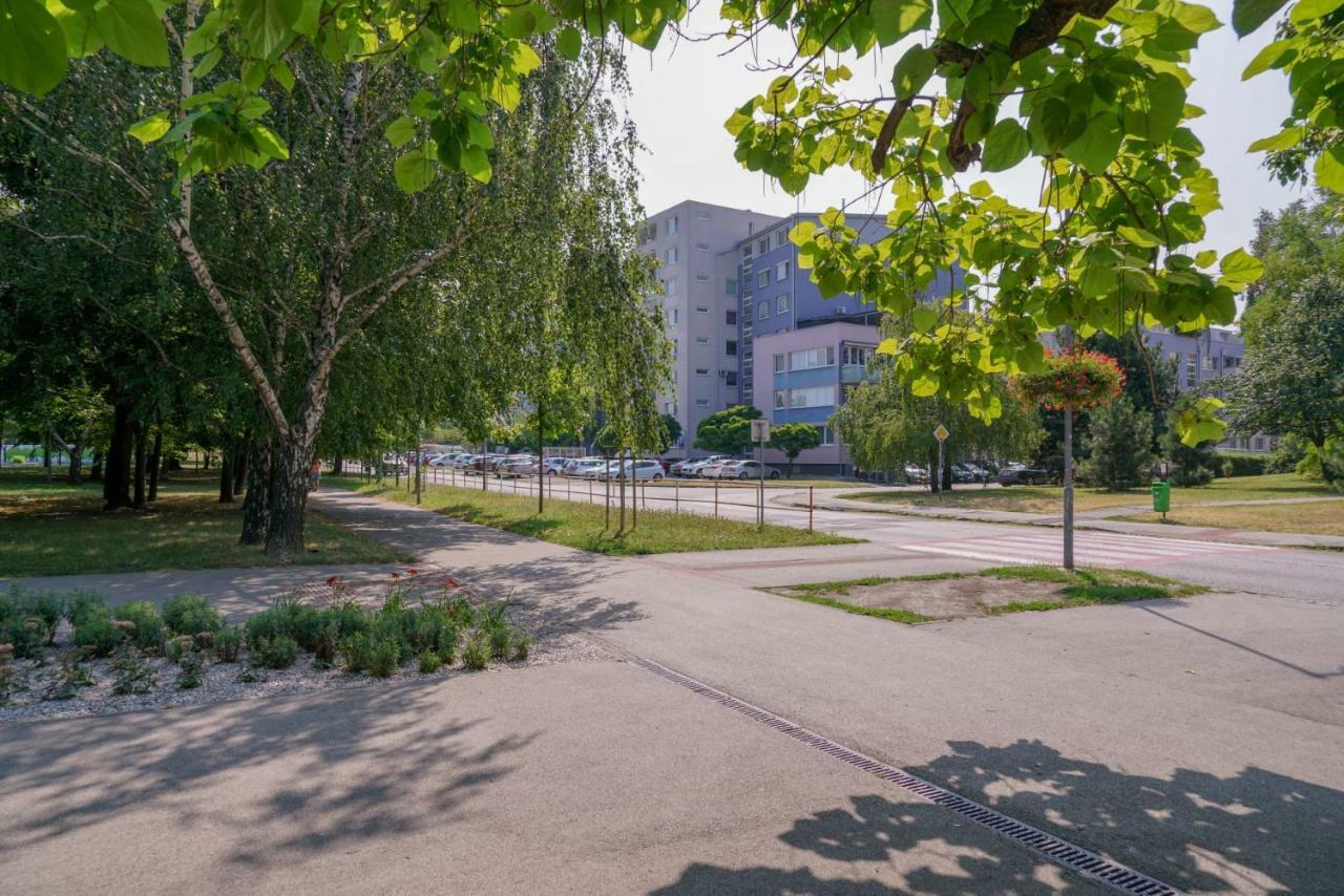 Vesna Convenient Apartment Bratislava Exterior foto